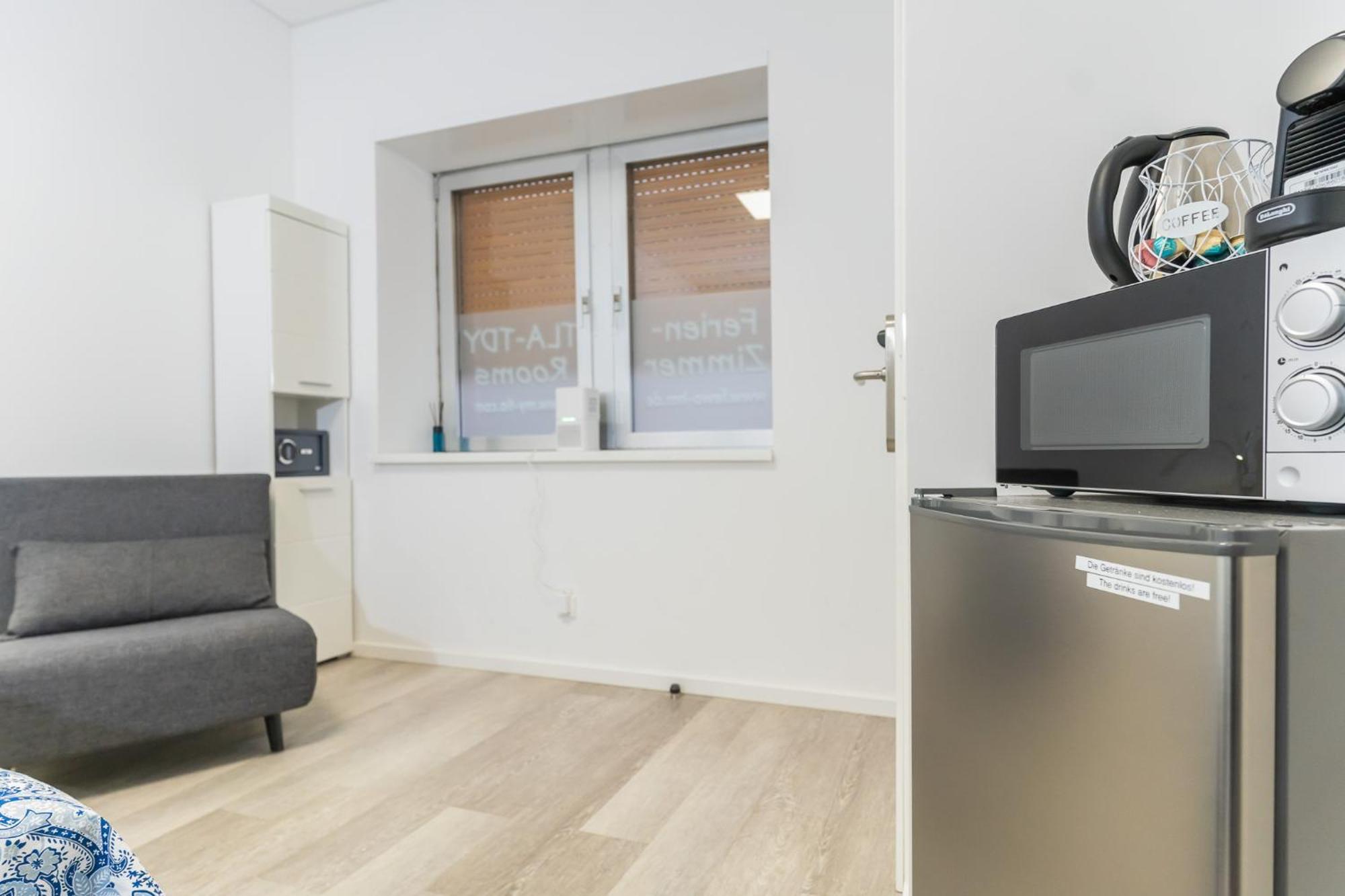 Private Room #1 With King Size, Ground Floor, Ac, Only 2Min To Rab Рамщайн-Мизенбах Екстериор снимка