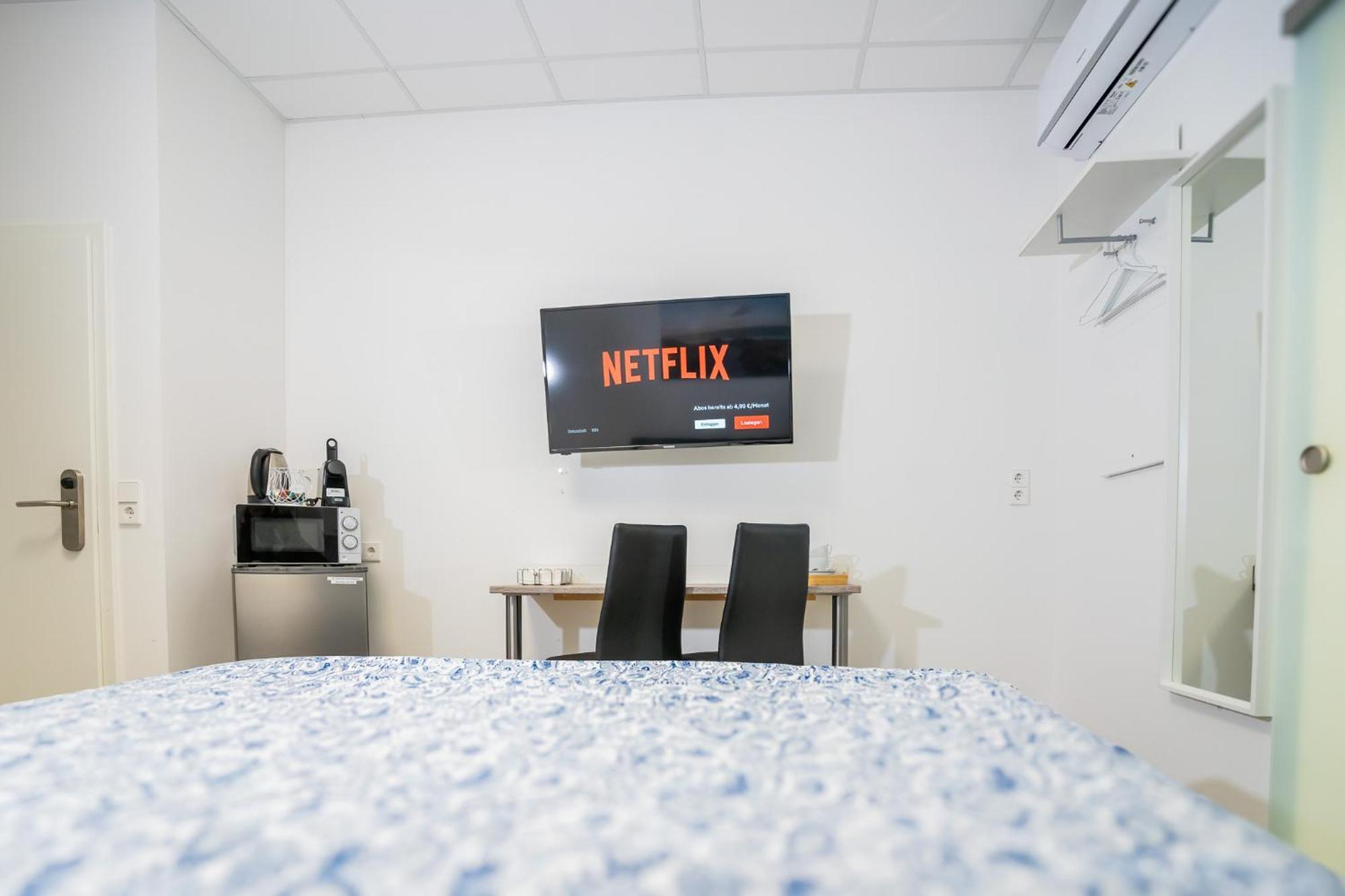 Private Room #1 With King Size, Ground Floor, Ac, Only 2Min To Rab Рамщайн-Мизенбах Екстериор снимка